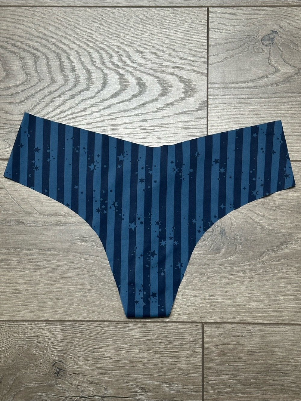 NEW Victoria’s Secret No Show Thong Panty Blue Stripe Size Large